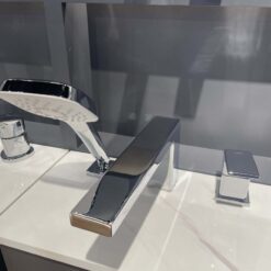 Vòi xả bồn tắm TOTO TBG10305AA nóng lạnh kèm tay sen