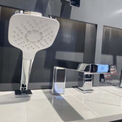 Vòi xả bồn tắm TOTO TBG10305AA nóng lạnh kèm tay sen