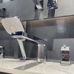 Vòi xả bồn tắm TOTO TBG10305AA nóng lạnh kèm tay sen