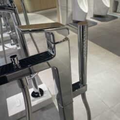 Vòi xả bồn tắm TOTO TBG10306AA đặt sàn nóng lạnh