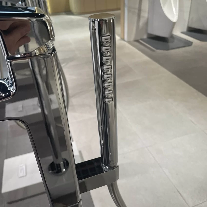 Vòi xả bồn tắm TOTO TBG10306AA đặt sàn nóng lạnh 14 Vòi xả bồn tắm TOTO TBG10306AA đặt sàn nóng lạnh