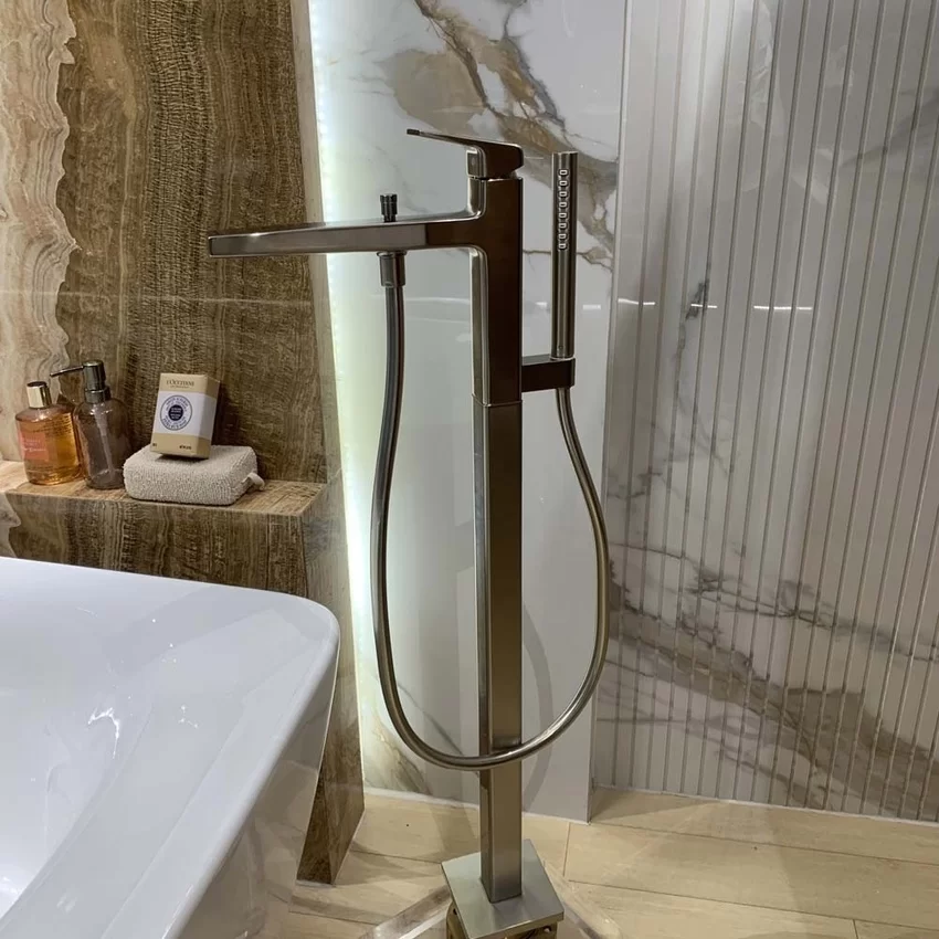 Vòi xả bồn tắm TOTO TBG10306AA đặt sàn nóng lạnh 15 Vòi xả bồn tắm TOTO TBG10306AA đặt sàn nóng lạnh