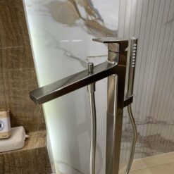 Vòi xả bồn tắm TOTO TBG10306AA đặt sàn nóng lạnh