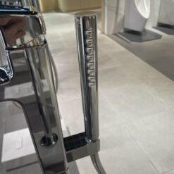 Vòi xả bồn tắm TOTO TBG10306AA TBN01105B đặt sàn nóng lạnh (kèm đế)