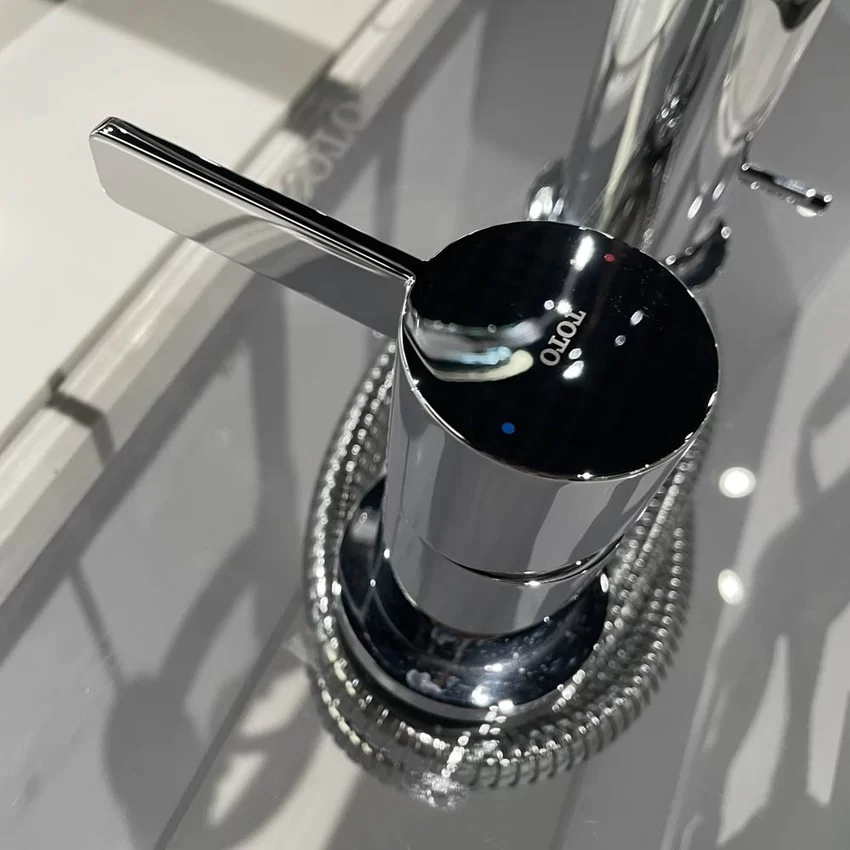 Vòi xả bồn tắm TOTO TBG11305AA nóng lạnh kèm tay sen 23 Ứng dụng vòi xả TOTO TBG11305AA trong phòng tắm