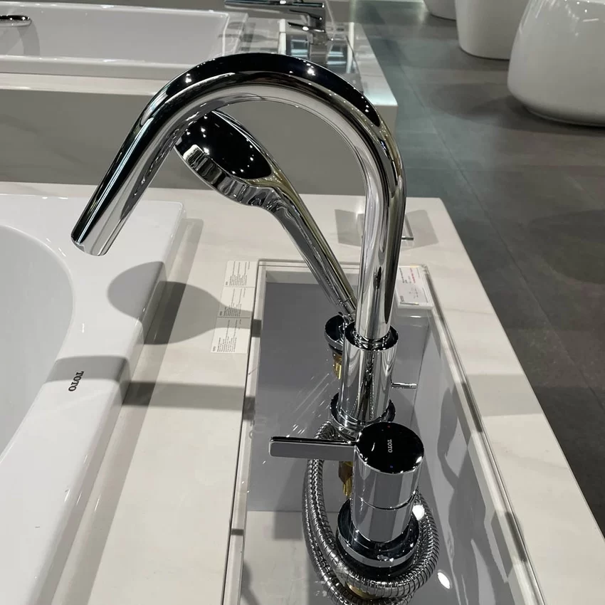Vòi xả bồn tắm TOTO TBG11305AA nóng lạnh kèm tay sen 24 Ưu điểm của vòi xả TOTO TBG11305AA