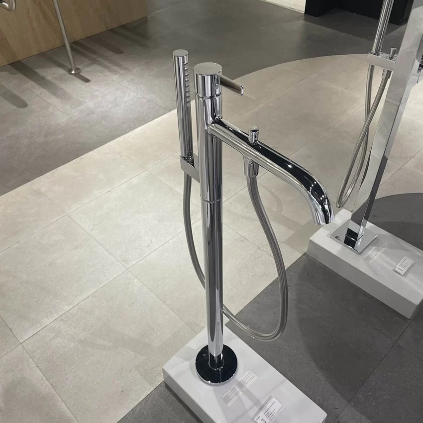 Vòi xả bồn tắm TOTO TBG11306AA đặt sàn nóng lạnh 9 Vòi xả bồn tắm TOTO TBG11306AA đặt sàn nóng lạnh