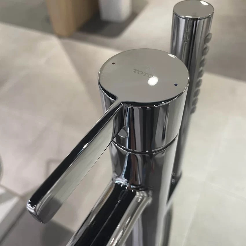 Vòi xả bồn tắm TOTO TBG11306AA đặt sàn nóng lạnh 10 Vòi xả bồn tắm TOTO TBG11306AA đặt sàn nóng lạnh