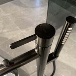 Vòi xả bồn tắm TOTO TBG11306AA đặt sàn nóng lạnh