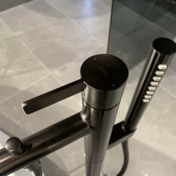 Vòi xả bồn tắm TOTO TBG11306AA đặt sàn nóng lạnh 26 Vòi xả bồn tắm TOTO TBG11306AA đặt sàn nóng lạnh