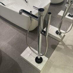 Vòi xả bồn tắm TOTO TBG11306AA TBN01105B đặt sàn nóng lạnh (kèm đế)