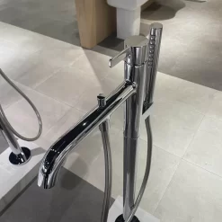 Vòi xả bồn tắm TOTO TBG11306AA TBN01105B đặt sàn nóng lạnh (kèm đế) 14 Vòi xả bồn tắm TOTO TBG11306AA TBN01105B đặt sàn nóng lạnh (kèm đế)
