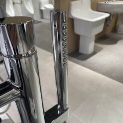 Vòi xả bồn tắm TOTO TBG11306AA TBN01105B đặt sàn nóng lạnh (kèm đế)