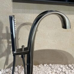 Vòi xả bồn tắm TOTO TBP01301AA TBN01105B đặt sàn nóng lạnh (kèm đế)