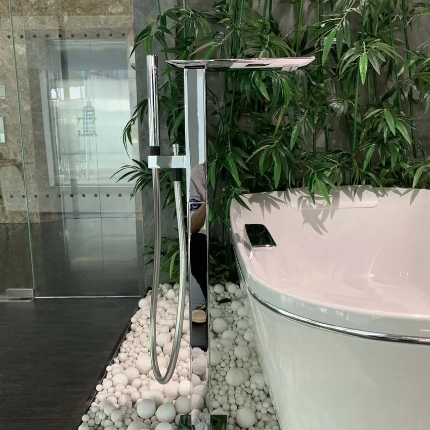 Vòi xả bồn tắm TOTO TBP02303AA đặt sàn nóng lạnh 16 Vòi xả bồn tắm TOTO TBP02303AA SKU TBP02303AA