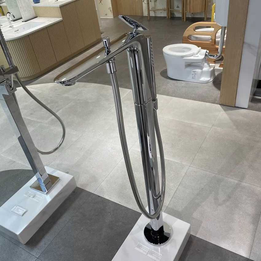 Vòi xả bồn tắm TOTO TBP03301AA - Thiết kế mặt trước Vòi xả bồn tắm TOTO TBP03301AA mặt trước