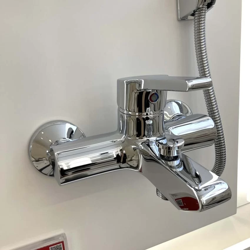 Sen tắm nóng lạnh American Standard WF-3913 mã WF-3913 Sen tắm nóng lạnh American Standard WF-3913 bên phải