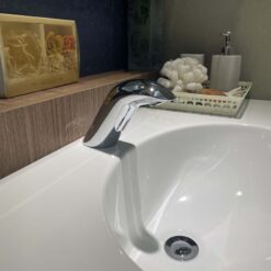 Vòi chậu lavabo cảm ứng nước lạnh Caesar A910