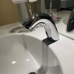 Vòi chậu lavabo cảm ứng nước lạnh Caesar A911