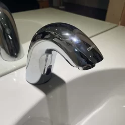 Vòi chậu lavabo cảm ứng nước lạnh Caesar A911 20 Vòi chậu lavabo cảm ứng nước lạnh Caesar A911