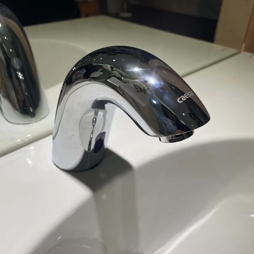Vòi chậu lavabo cảm ứng nước lạnh Caesar A911 10 Vòi chậu lavabo cảm ứng nước lạnh Caesar A911