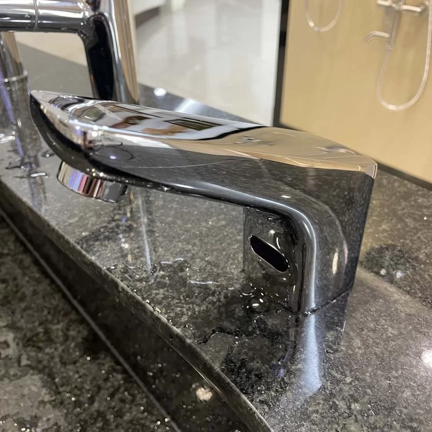 Thiết kế sang trọng của vòi chậu lavabo Caesar A912 Thiết kế của vòi chậu lavabo Caesar A912