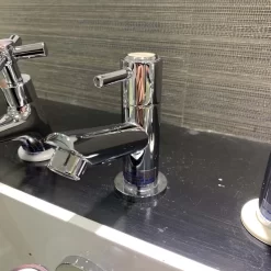 Vòi chậu lavabo lạnh Caesar B040C