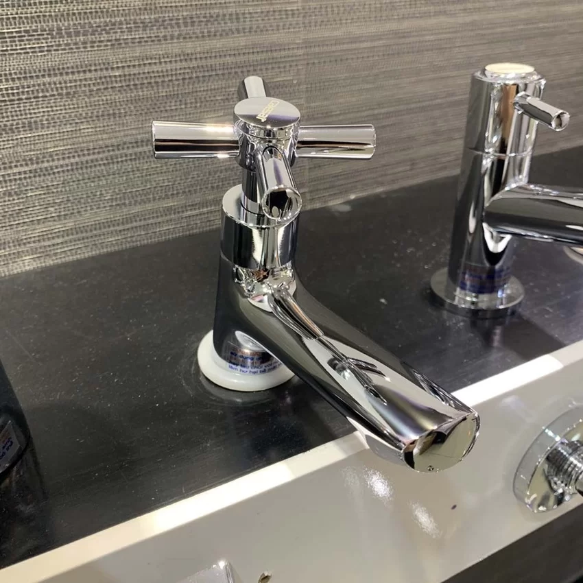 Vòi chậu lavabo lạnh Caesar B065C - SKU: B065C Vòi chậu lavabo lạnh Caesar B065C