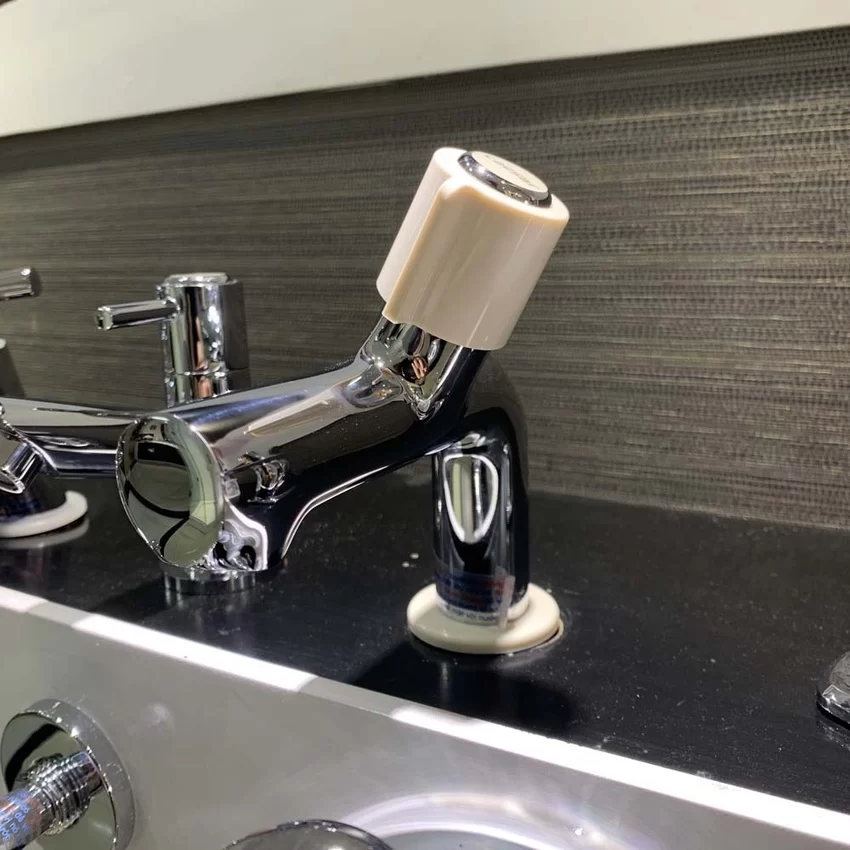 Thiết kế sang trọng của vòi chậu lavabo lạnh Caesar B075C Thiết kế sang trọng của vòi chậu lavabo lạnh Caesar B075C