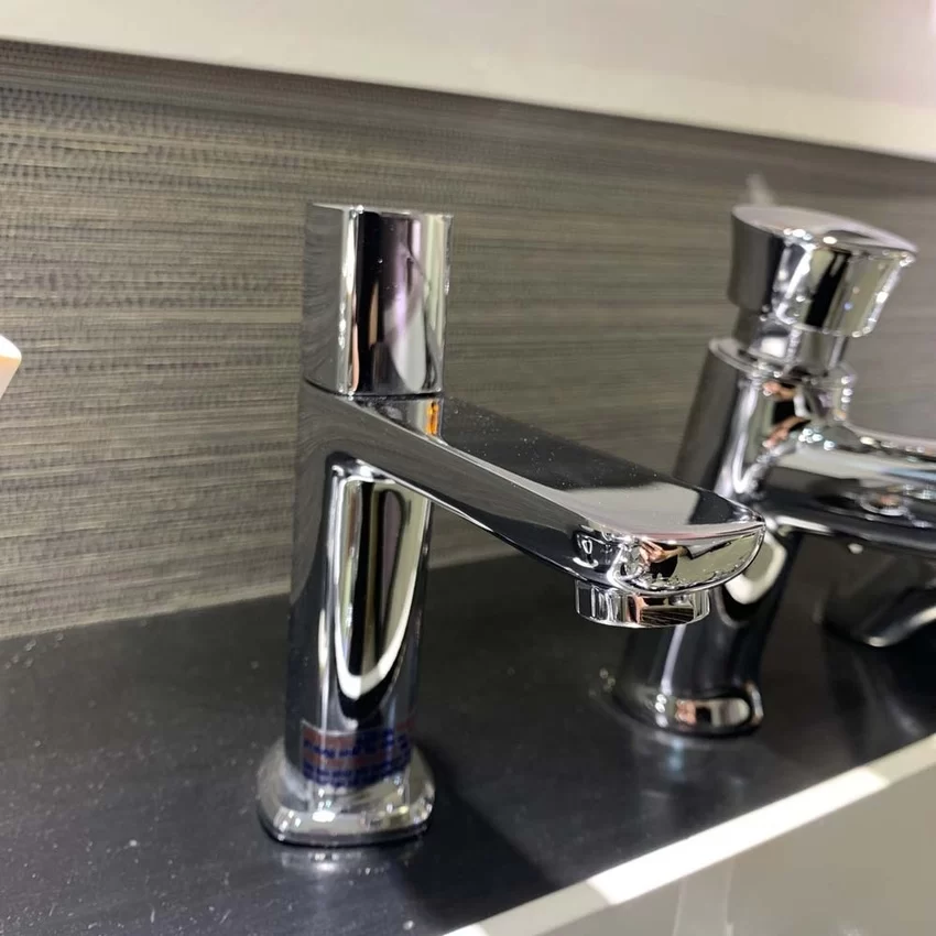 Vòi chậu lavabo lạnh Caesar B076C - SKU B076C Vòi chậu lavabo lạnh Caesar B076C
