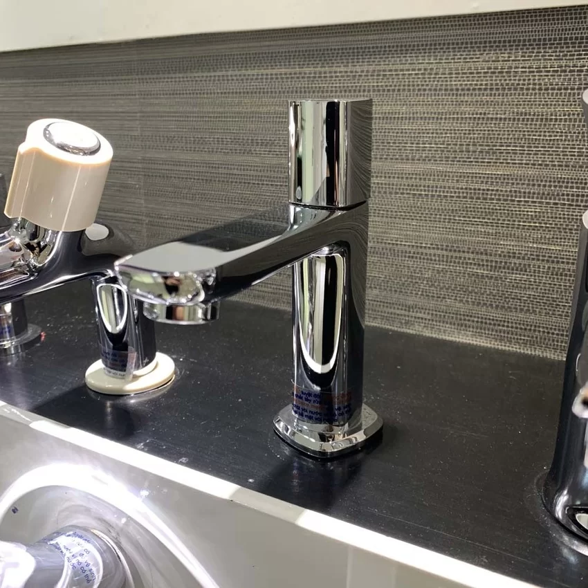 Vòi chậu lavabo lạnh Caesar B076C - SKU B076C Vòi chậu lavabo lạnh Caesar B076C
