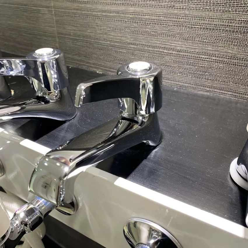Vòi chậu lavabo lạnh Caesar B104C Vòi chậu lavabo lạnh Caesar B104C - SKU: B104C