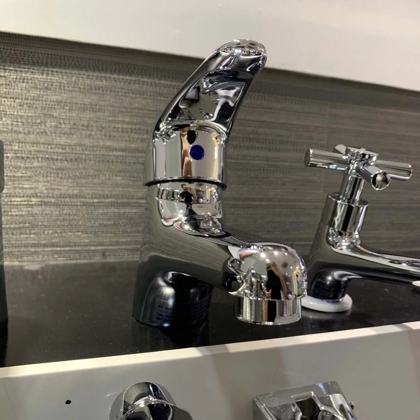Vòi chậu lavabo lạnh Caesar B109CP Vòi chậu lavabo lạnh Caesar B109CP