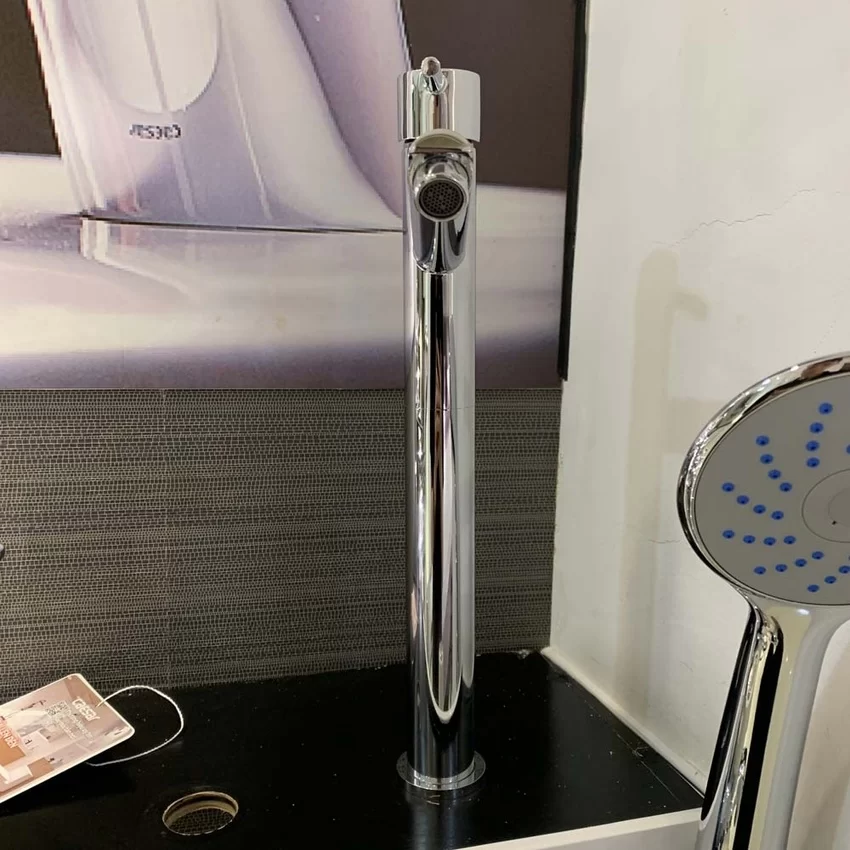 Vòi chậu lavabo lạnh Caesar BT041CU Vòi chậu lavabo lạnh Caesar BT041CU - Cận cảnh