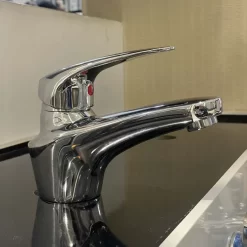 Vòi chậu lavabo nóng lạnh Caesar B170CU