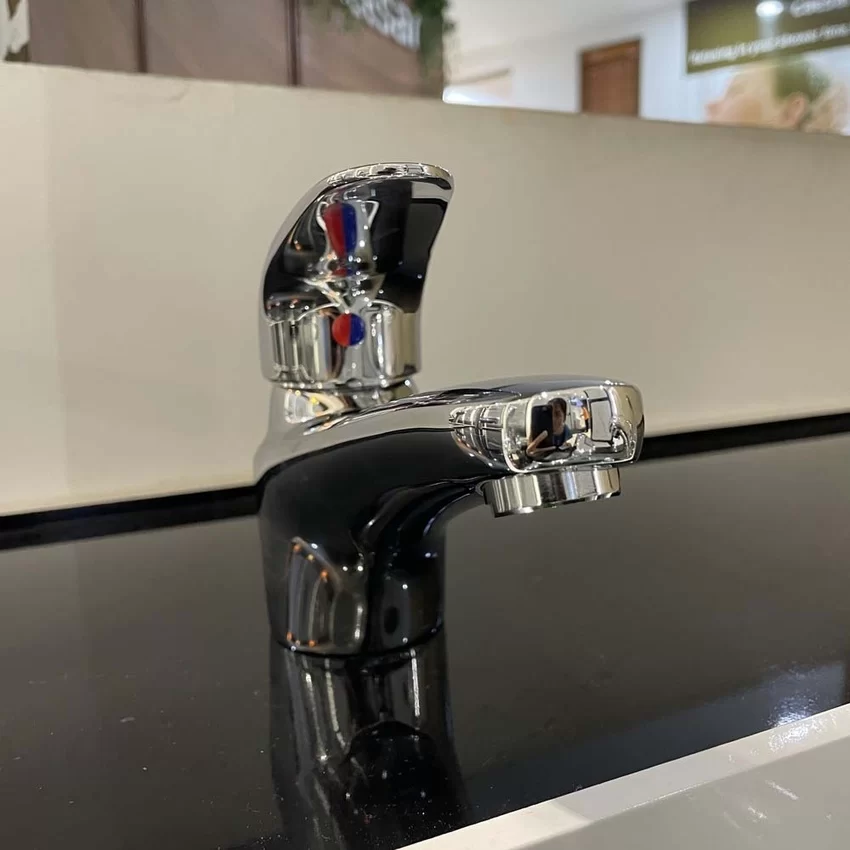 Vòi chậu lavabo nóng lạnh Caesar B170CU - SKU B170CU Vòi chậu lavabo nóng lạnh Caesar B170CU