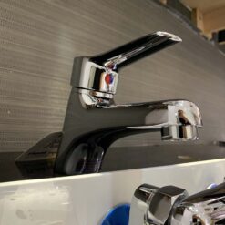 Vòi chậu lavabo nóng lạnh Caesar B330CU