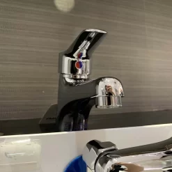 Vòi chậu lavabo nóng lạnh Caesar B330CU