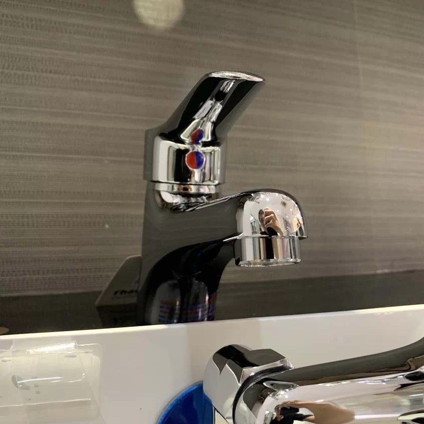 Vòi chậu lavabo nóng lạnh Caesar B330CU SKU B330CU Vòi chậu lavabo nóng lạnh Caesar B330CU