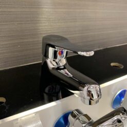 Vòi chậu lavabo nóng lạnh Caesar B330CU