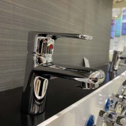 Vòi chậu lavabo nóng lạnh Caesar B430CU