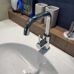 Vòi chậu lavabo nóng lạnh Caesar B520CU