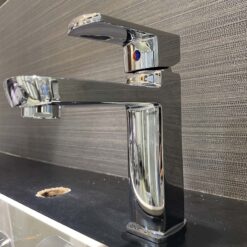 Vòi chậu lavabo nóng lạnh Caesar B550CU