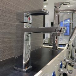 Vòi chậu lavabo nóng lạnh Caesar B550CU