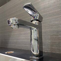Vòi chậu lavabo nóng lạnh Caesar B550CU