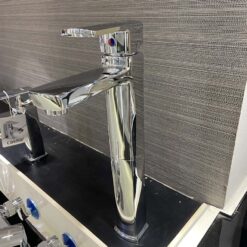 Vòi chậu lavabo nóng lạnh Caesar B551CU