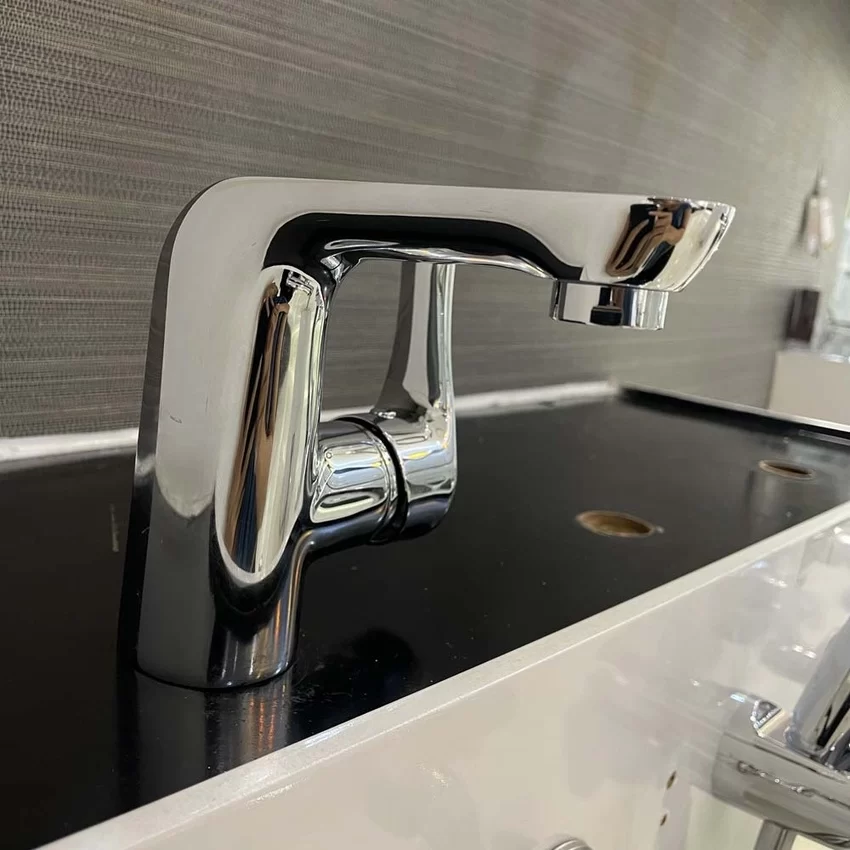 Vòi chậu lavabo nóng lạnh Caesar B740CU Vòi chậu lavabo nóng lạnh Caesar B740CU