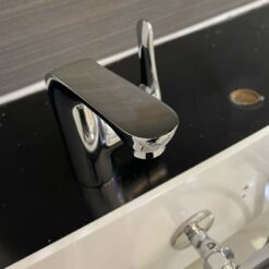 Vòi chậu lavabo nóng lạnh Caesar B740CU