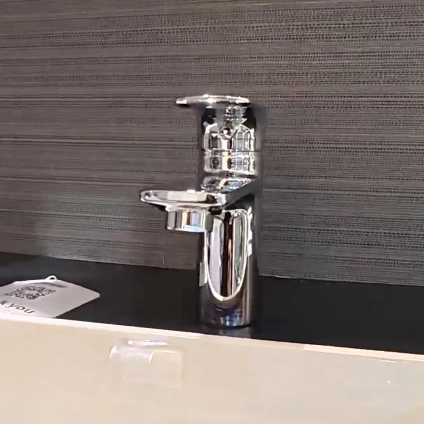 Vòi chậu lavabo nóng lạnh Caesar B770CU 15 Thiết kế hiện đại của vòi chậu lavabo Caesar B770CU