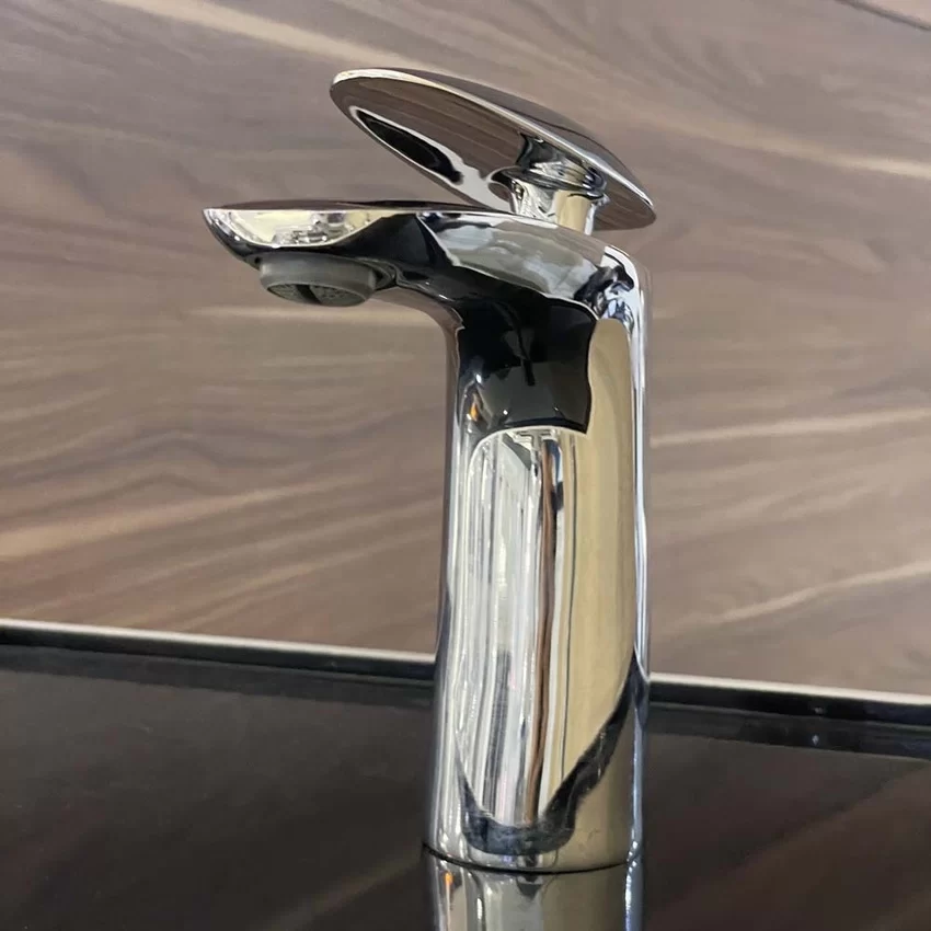 Vòi chậu lavabo nóng lạnh Caesar B810CU 19 Thiết kế hiện đại của Vòi chậu lavabo nóng lạnh Caesar B810CU - SKU: B810CU